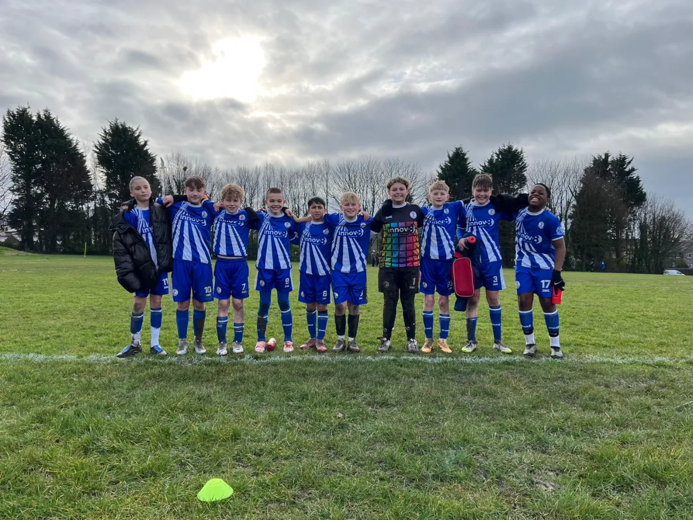Chorley Wanderers FC team lined up on the pitch in their Innov8-sponsored home kit