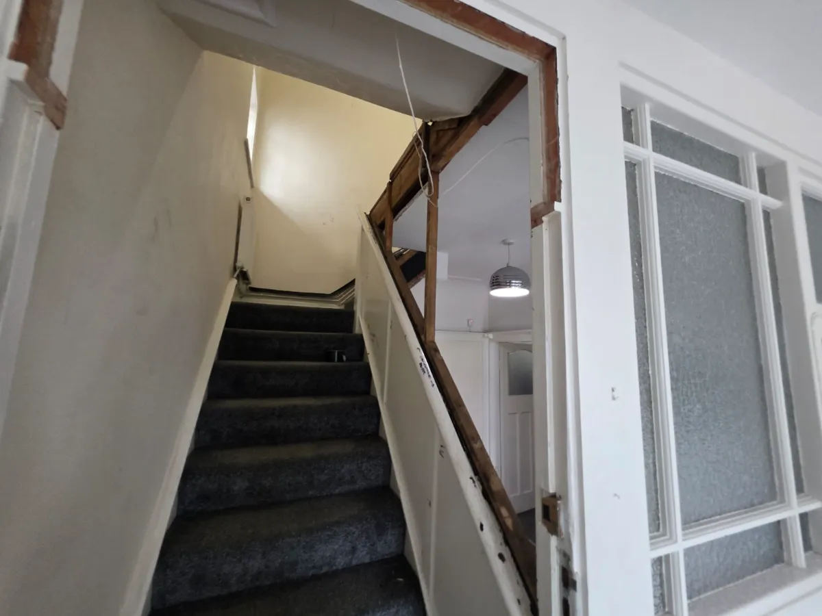 12.02m² of asbestos insulating board removed from a stairwell in Leeds — on-site photo 5 — Innov8 UK Group